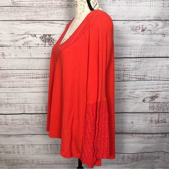 Free People Red wide cuff boho bell sleeve oversized v-neck blouse - Picture 4 of 8